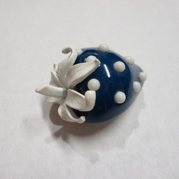 LAST CALL! Crown Trifari Blue Enamel Strawberry - Picture 2 of 5